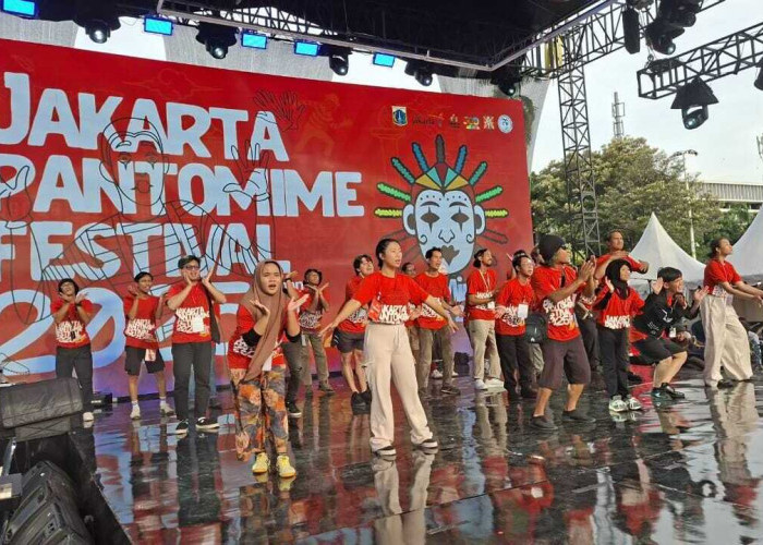 Dua Pantomimer Palembang Meriahkan JakMime Fest 2025 di Kota Tua Jakarta