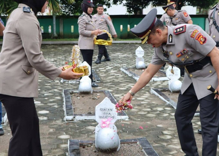 Polres Muara Enim Gelar Ziarah ke TMP Kesatria Pertiwi 