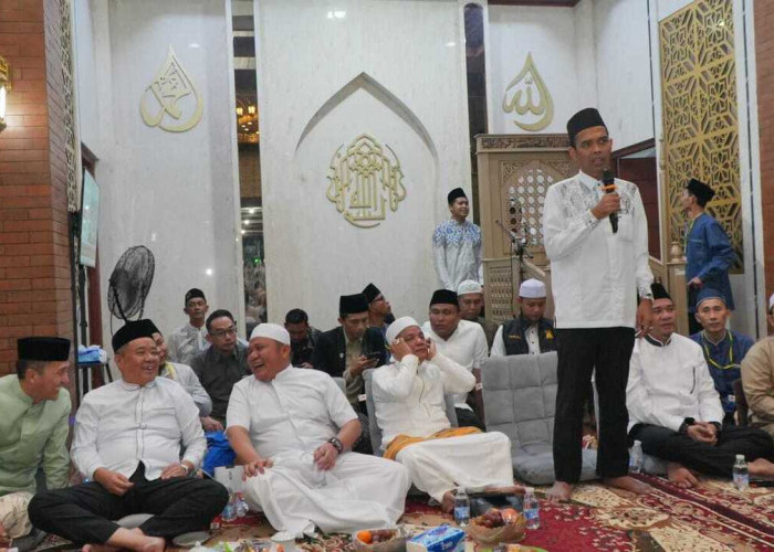 Herman Deru dan Cik Ujang Hadiri HUT Ke-4 Masjid Hj Sopiah, UAS: Bakti kepada Ibu Dibalas Kemuliaan Allah