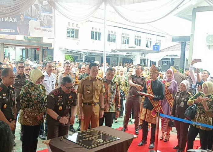 Kajati Sumsel Resmikan Gedung Arsip dan Kantin Kejari OKI Baru