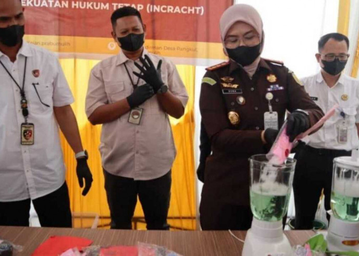 Dipimpin Kajari Asvera Primadona, Kejari Prabumulih Musnahkan Ratusan Gram Sabu dan Barang Bukti Kejahatan