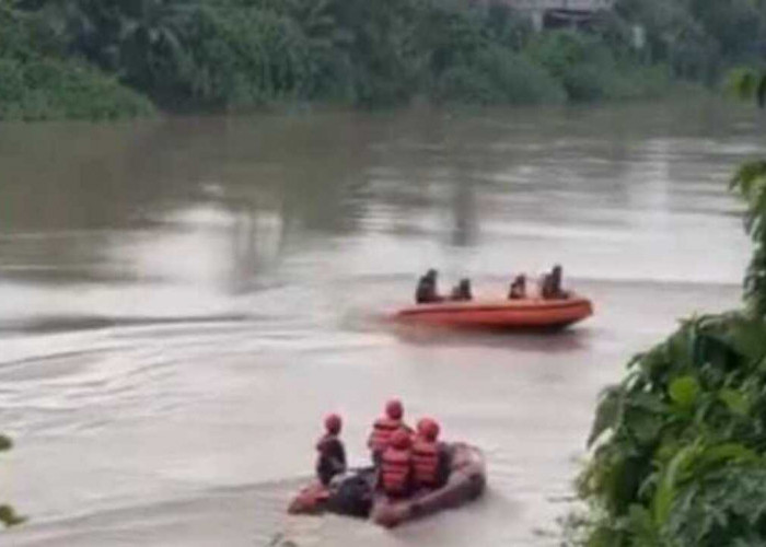 Tepeleset Saat Bermain di Pinggir Sungai, Bocah 3,5 Terbawa Arus
