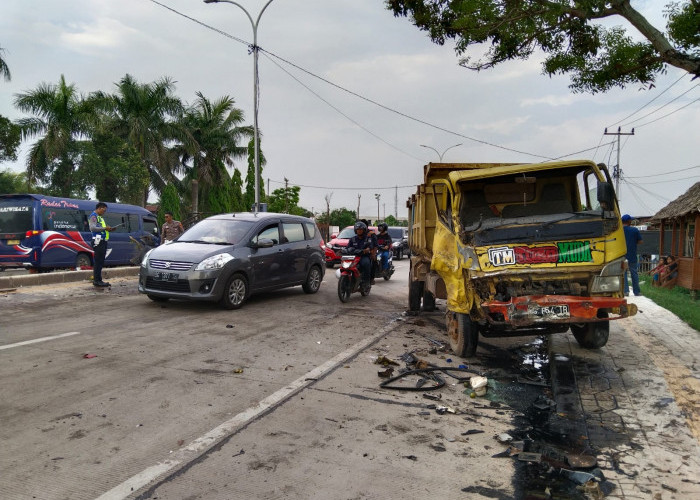 Kecelakaan Maut Jalinsum Palindra, Pengemudi Pick Up Tewas di seruduk Truk