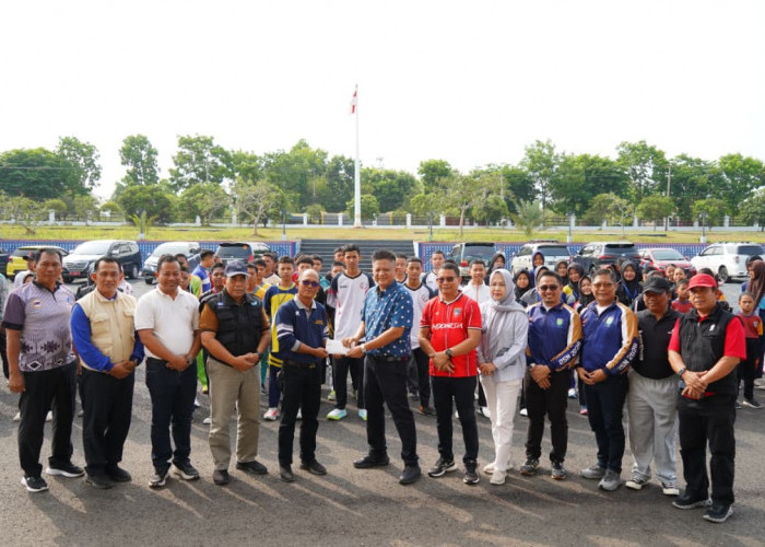 Lepas Kontingen POPDA, Bupati OKUT Komitmen Pembinaan Atlet Muda