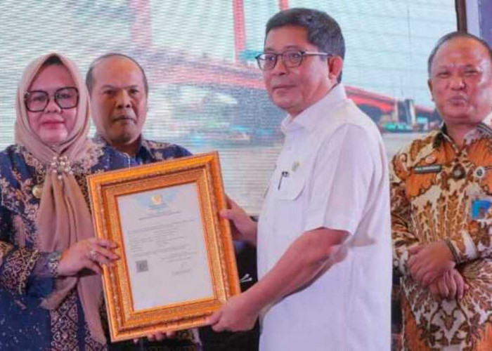 Muara Enim Terima Sertifikat HKI Kebile-bile, Mutik Tihau dan Batik Petule