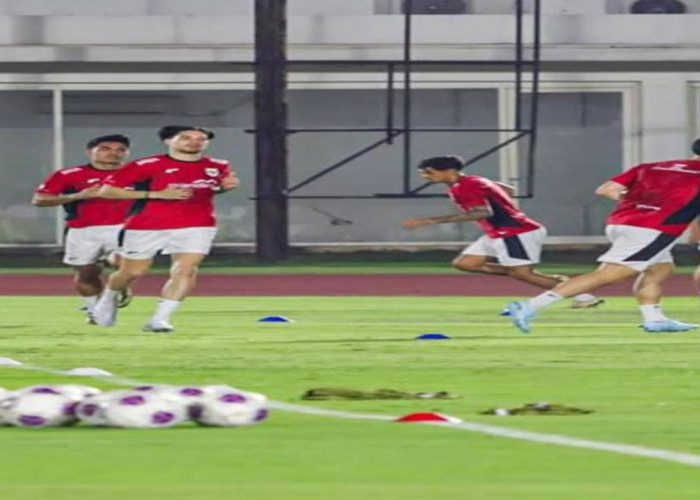 Timnas Indonesia Latihan di GBK: Diks Bergabung, Paes Masih di AS