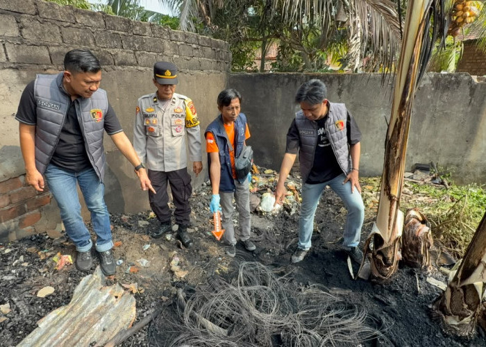 Api Membesar di Belakang Bengkel, Warga Sidogede Prabumulih Panik