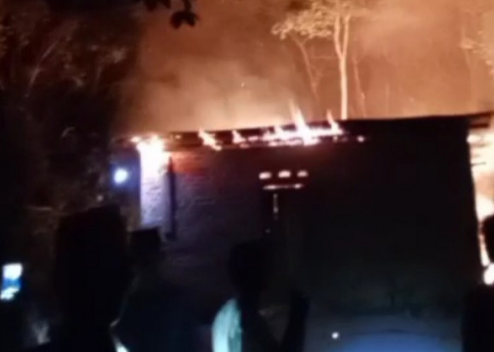 Rumah IRT di Anak Petai Prabumulih Ludes Terbakar Saat Tinggal Beli Kuota