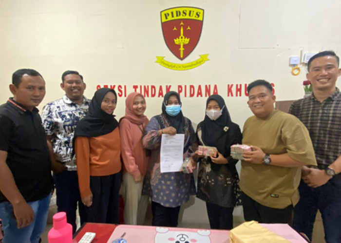 Keluarga Dua Terdakwa Korupsi di Dispora OKI Serahkan Uang Titipan Pengganti ke Kejaksaan 