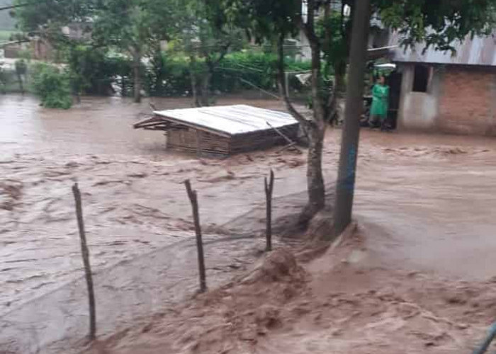 Sungai Lematang Meluap hingga Banjir Bandang, Akses Jalan Pagaralam-Lahat Ditutup, Ini Jalan Alternatifnya...
