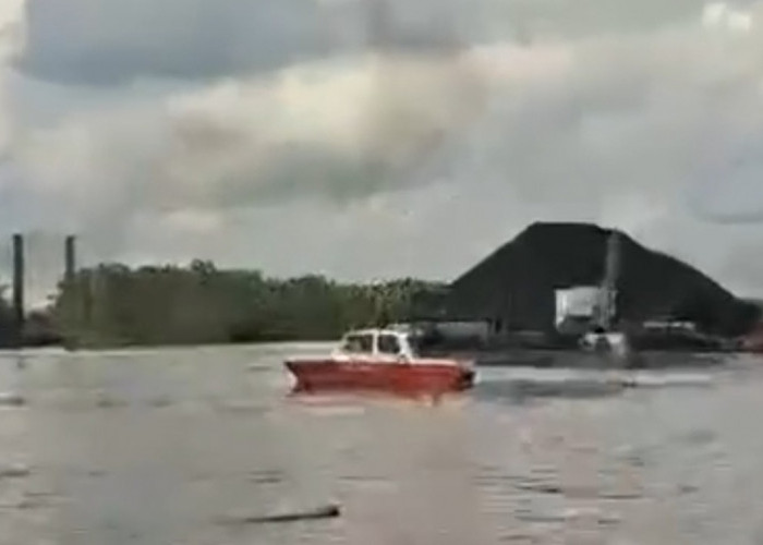 Tongkang Batu Bara Kembali Hantam Struktur Jembatan Lalan
