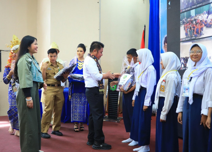 MPLS Serentak Se-Sumsel: Gubernur Herman Deru Tumbuhkan Nilai Karakter dan Kepedulian Sosial