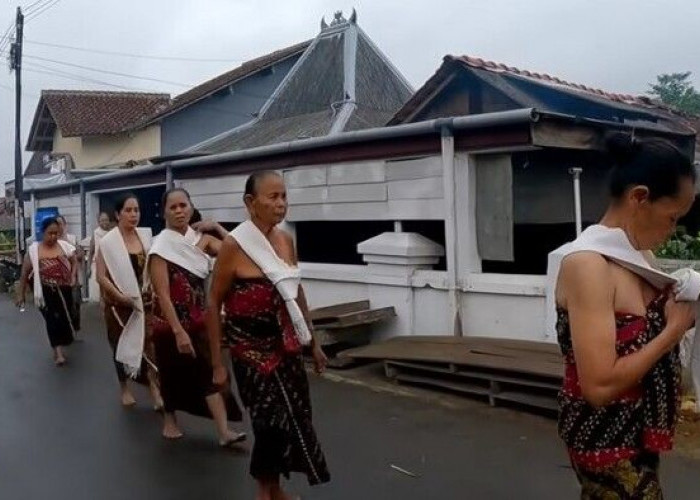Kampung Adat Suku Jawa Kuno di Pekuncen : Tradisi Turun Temurun Tetap Terjaga Sejak Zaman Majapahit