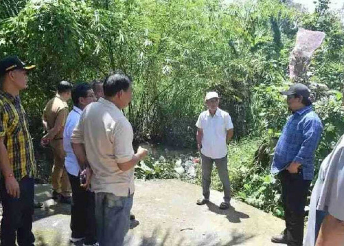 Dewan Desak Dinas PUPR OKU Segera Lakukan Normalisasi Drainase di Kelurahan Sekarjaya