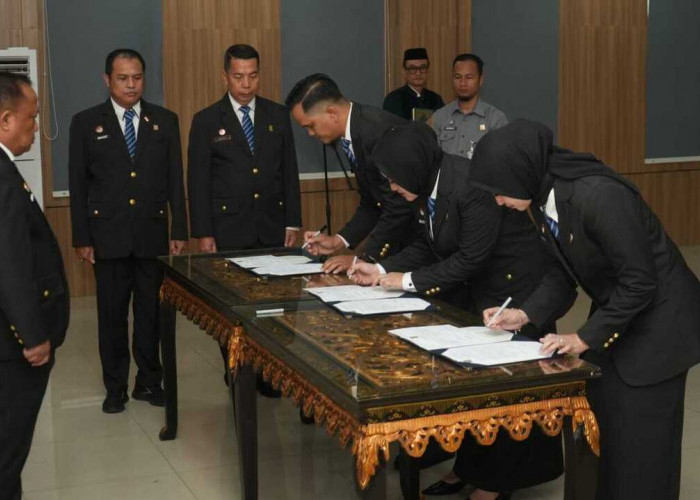 Kakanwil Kemenkum Sumsel Lantik Pejabat Fungsional Analis Hukum, Dorong Penguatan Kajian Regulasi