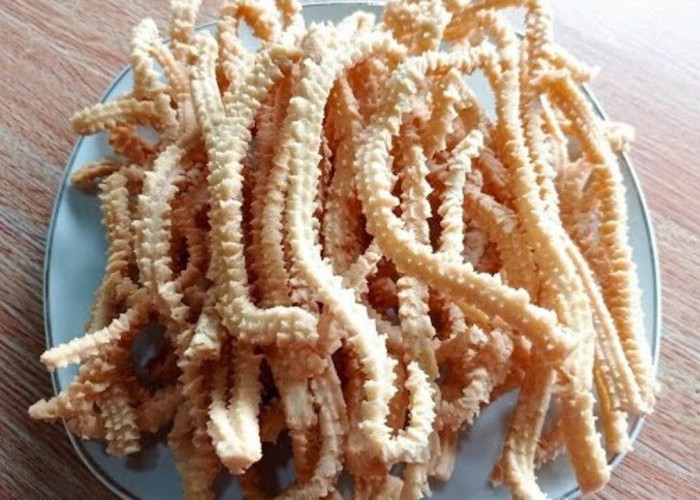 Kue Akar Kelapa, Camilan Tradisional Betawi yang Tetap Digemari di Tengah Modernisasi Kuliner
