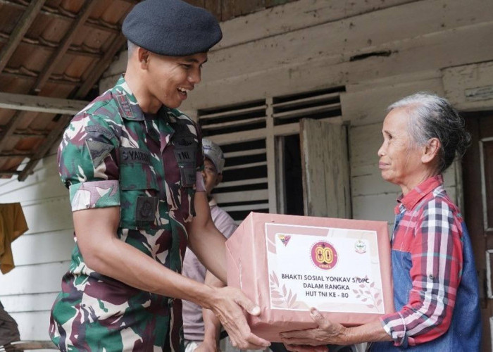 HUT ke-80 TNI, Yonkav 5/DPC Gelar Bakti Sosial Door to Door