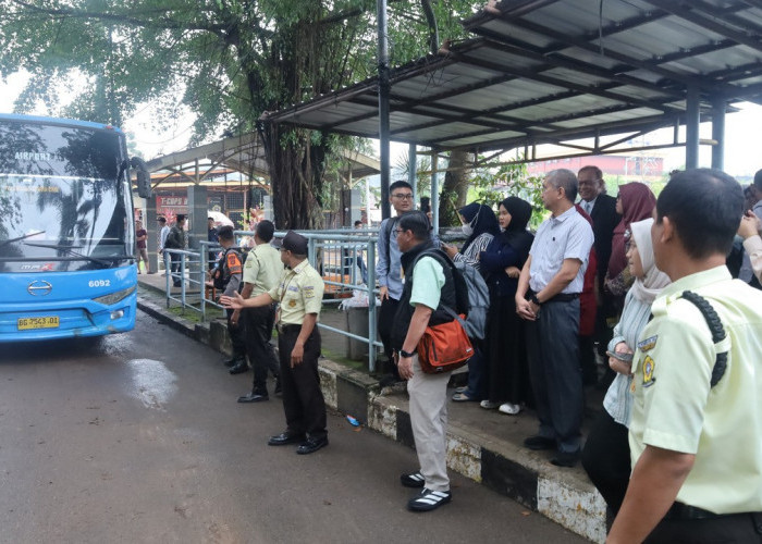 Dukung Program Hemat Energi, Rektor UNSRI Beserta Jajaran Gunakan Transportasi Umum