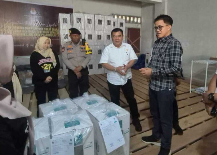 Monitoring Gudang Logistik KPU Prabumulih, Wakil Ketua III DPRD Sumsel Ini Patut Dicontoh