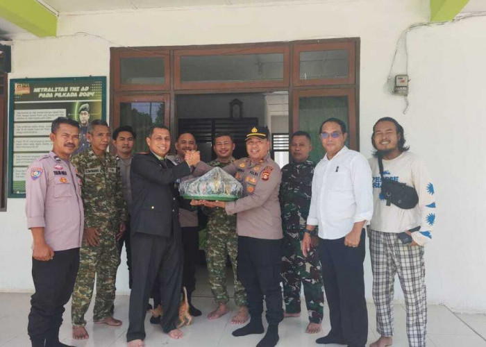 Kapolsek Sanga Desa Sampaikan Ucapan HUT TNI ke-81 kepada Danramil Babat Toman