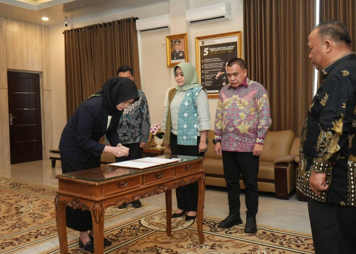 Kakanwil Kemenkum Sumsel Ambil Sumpah dan Lantik Notaris Pengganti di Kota Palembang