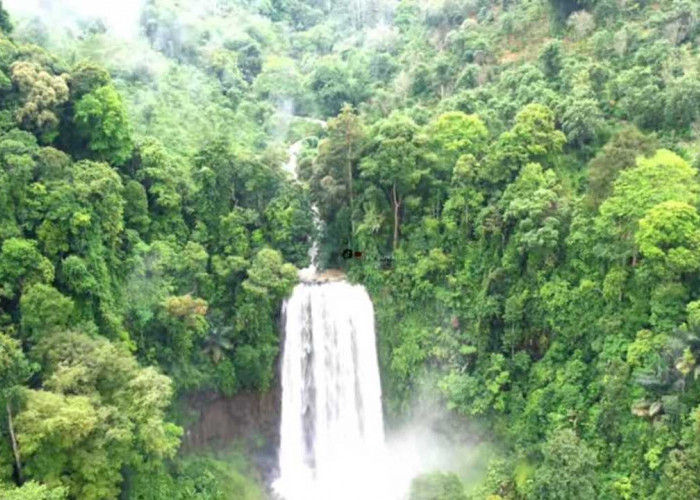 Air Terjun Semantung: Salah Satu Wisata di Lampung yang Menawarkan Keindahan Alam Mempesona!