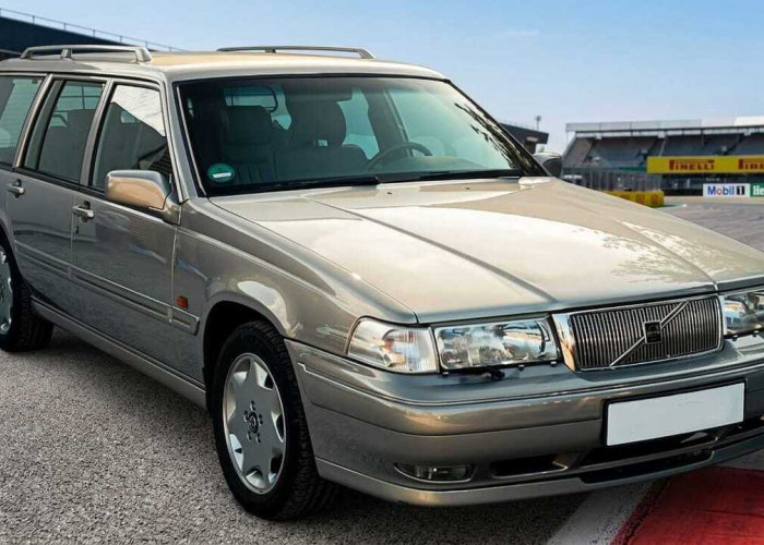 Dikira Mobil Tua Biasa, Volvo 960 Wagon Ternyata Monster Keluarga dengan Mesin 6 Silinder