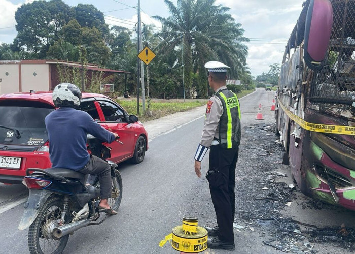 Bus Medan Jaya Terbakar di Depan Polres Muratara, Begini Kondisi Puluhan Penumpang !
