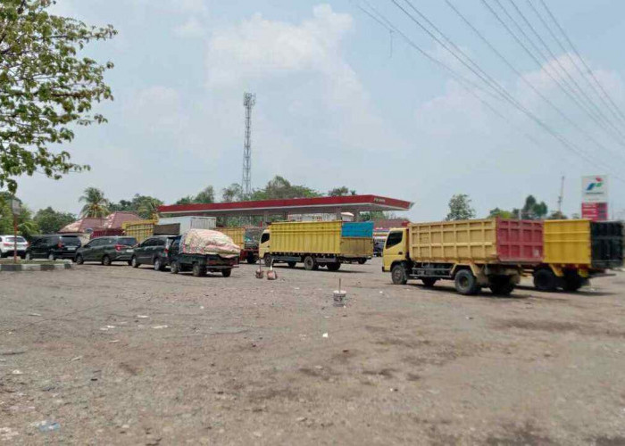 Antrean Kendaraan di SPBU Berangsur Normal