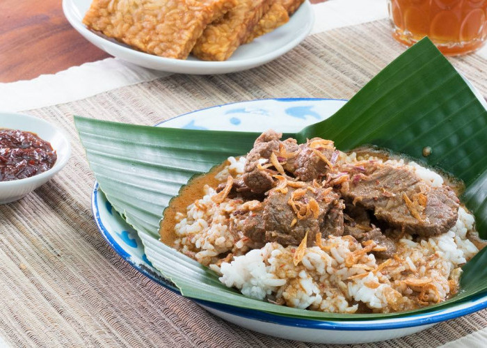 Nasi Gandul : Kuliner Khas Pati yang Menggugah Selera dan Menjaga Tradisi