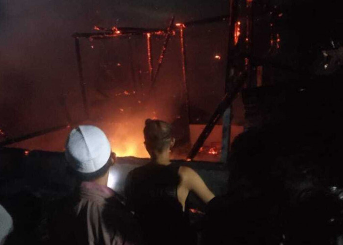 MCB  Meledak, Satu Unit Rumah Ludes Terbakar