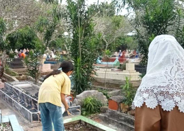 Tradisi Ziarah Kubur Jelang Ramadan dan Hari Raya, Ini Tatacara dan Doa yang Dibaca