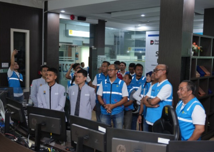 Direktur Teknologi, Engineering, dan Keberlanjutan PT PLN (Persero) Tinjau Distribution Control Center dan HSS