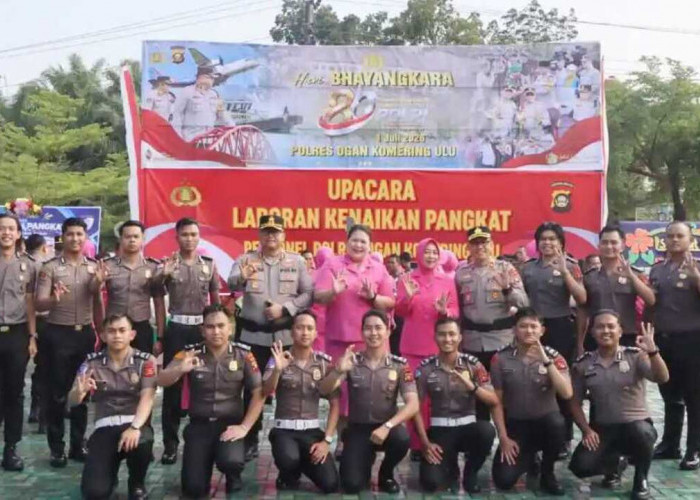 69 Personel Polres OKU Naik Pangkat, Diakhiri Tradisi Siraman Air Kembang
