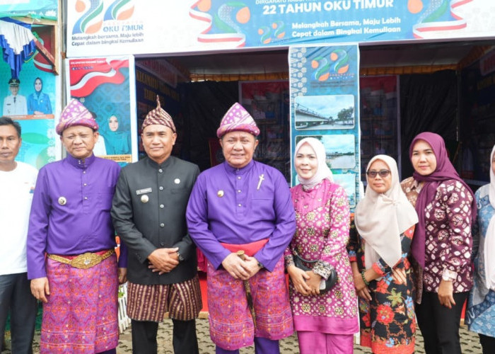 Diserbu Warga! Gubernur Herman Deru Resmi Buka Bazar UMKM HUT OKU Timur ke-22.