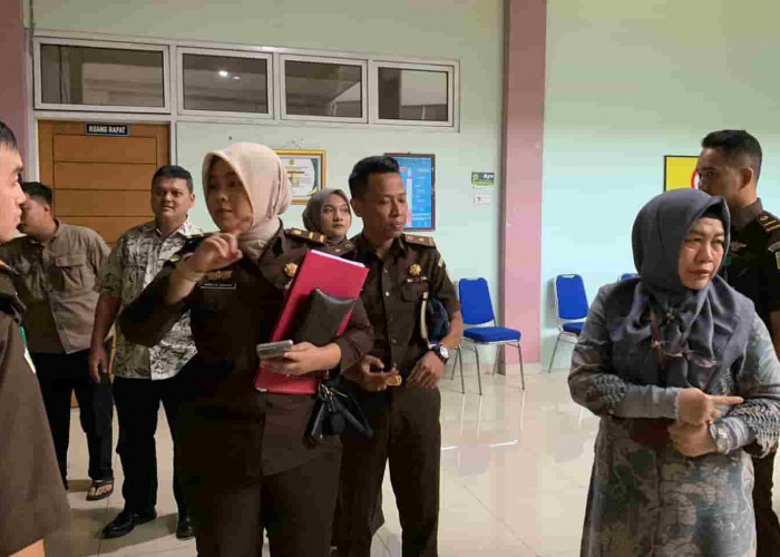 Kejari Muba Geledah Dinas Perkim Kabupaten Musi Banyuasin Terkait Dugaan Korupsi Ini...