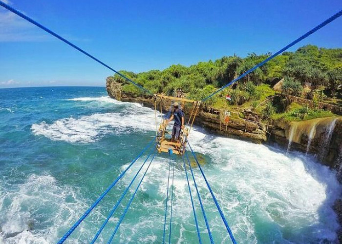 Sensasi Petualangan Ekstrem: Melintasi Lautan dengan Gond ola Manual di Pantai Timang, Yogyakarta