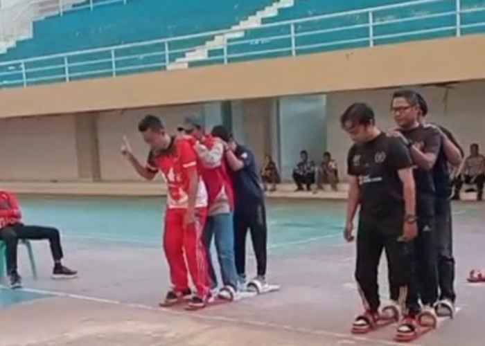 Lomba Bakiak saat HUT RI : Susah-Susah Gampang!