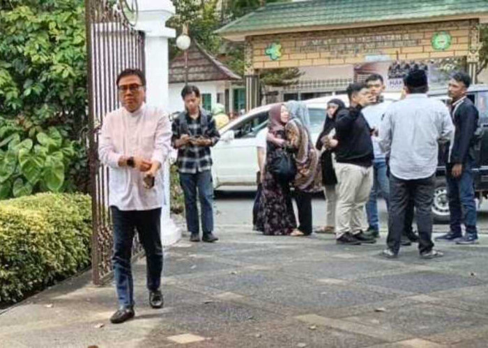 Pelayat Berdatangan ke Rumah Duka, Jenazah Alex Noerdin Diperkirakan Tiba Malam Hari