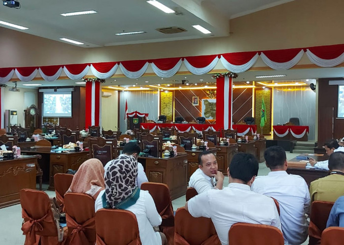 Rapat Paripurna DPRD Kota Prabumulih Molor