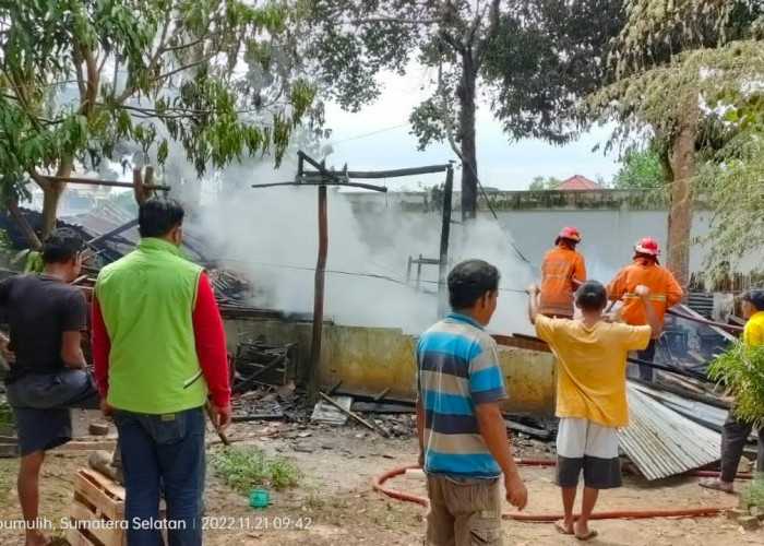Ditinggal Bersihkan Masjid, Rumah Marbot Terbakar
