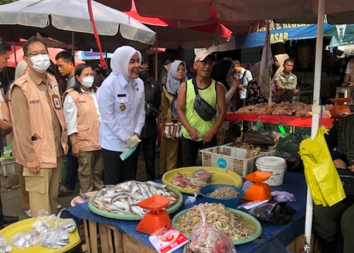 Sidak Pasar 10 Ulu Palembang, Wawako Periksa 24 Sampel Makanan, Ini Hasilnya...