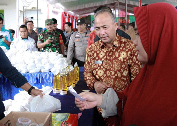 Pemkab Muba Gelar Operasi Pasar Perdana di Bulan Ramadan, Sekda Apriyadi Mahmud Tinjau Langsung