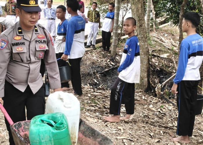 Kekeringan Mulai Melanda, Polres Lubuklinggau Salurkan 3 Kubik Air Bersih ke SMPN 14