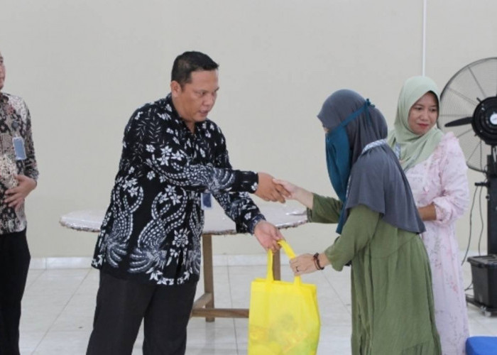 Lapas Muara Enim Berbagi Kepada Keluarga Warga Binaan dan Masyarakat Sekitar