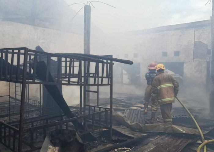Asrama Putra Ponpes Al Furqon Prabumulih Terbakar, 24 Lemari dan Kasur Hangus