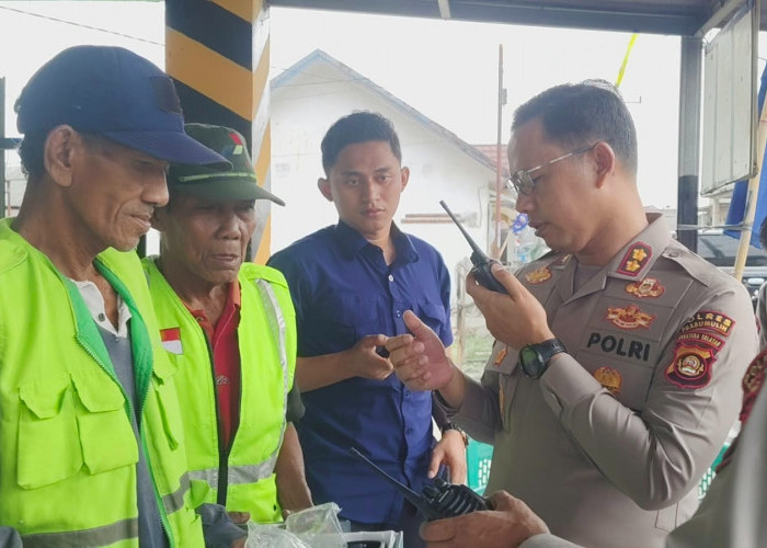 Polres Prabumulih Serahkan 8 Unit HT untuk Perkuat Keamanan Poskamling