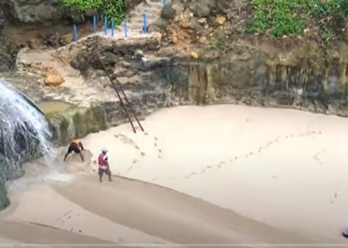 Ada Air Terjun di Pantai, Pesona Pantai Banyu Tibo Surga Tersembunyi di Pacitan