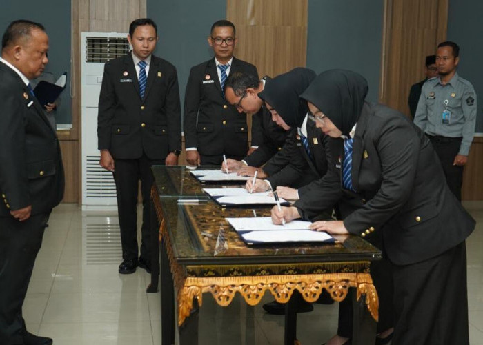 Perkuat Profesionalisme Aparatur, Kakanwil Kemenkum Sumsel Lantik Tiga Pejabat Non Manajerial