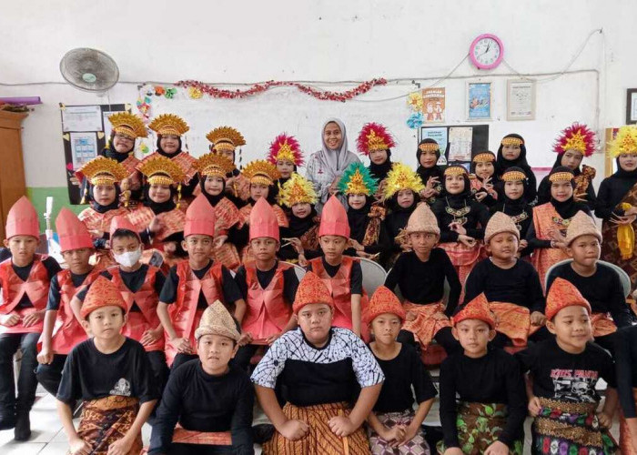 Melatih Siswa Berkarya serta Mengenal Tarian dan Lagu Daerah